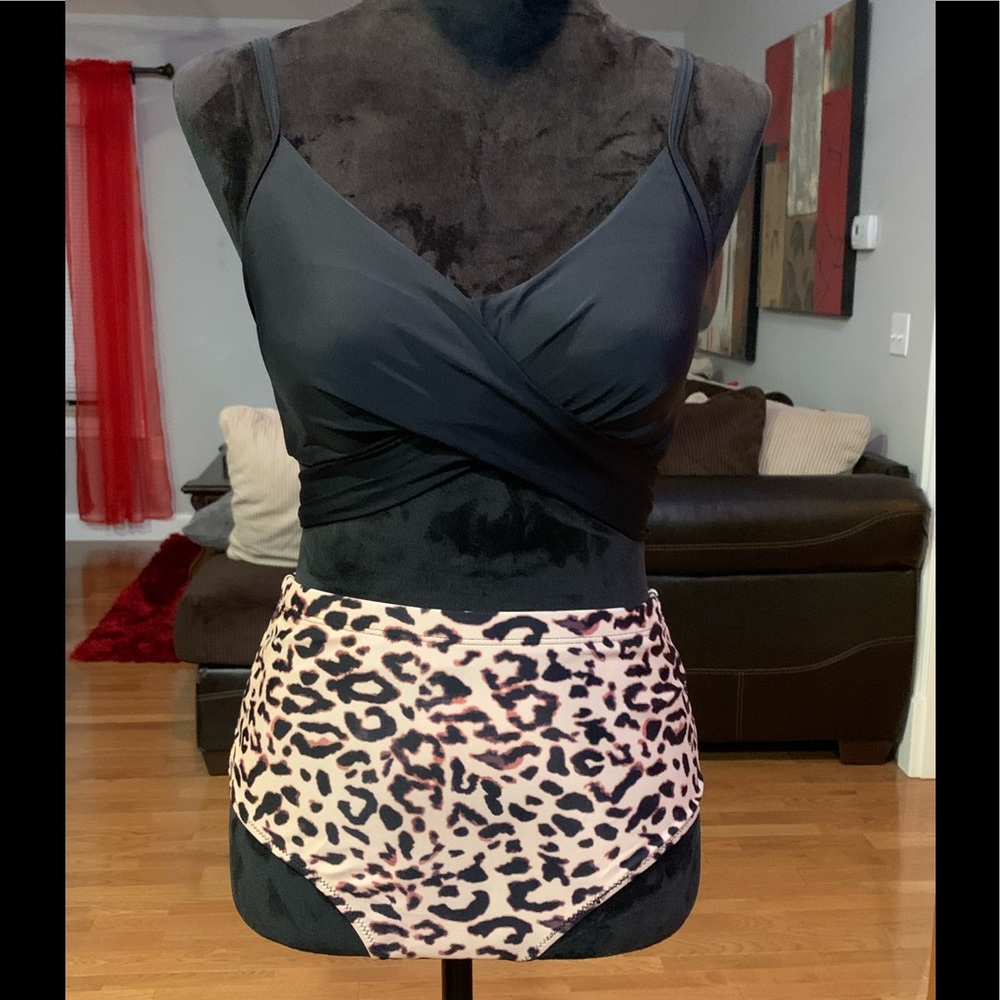 Women Two Piece Criss Cross Top and High Waisted Bottoms Size Med